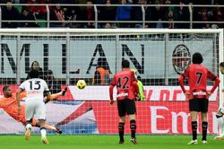 Milan 3 trận không thắng: Án treo trên chấm penalty