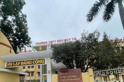 Nam sinh Thanh Hóa ngã từ tầng 4 xuống sân trường tử vong