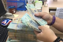 Trái ngược xu hướng giảm, một số ngân hàng 'ngược dòng' tăng lãi suất tiền gửi
