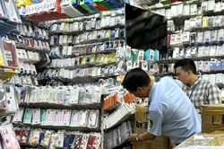 Tạm giữ hàng nghìn phụ kiện điện thoại di động không đủ hóa đơn chứng từ