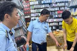 Kiểm tra các cửa hàng phụ kiện ĐTDĐ, phát hiện gần 28.000 sản phẩm vi phạm