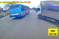 Phẫn nộ tài xế xe tải quay đầu cực ẩu ngay chân cầu