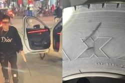 Khởi tố nam thanh niên cầm dao quắm chém lốp xe buýt