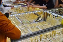 Giá vàng hôm nay 28/2 tăng giảm trái chiều, trượt mốc 79 triệu đồng/lượng
