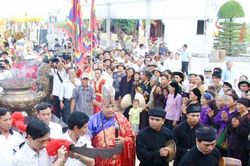 Chiêm ngưỡng Định Nam đao tương truyền Mạc Thái Tổ từng sử dụng