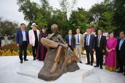 Đặt tượng nghệ thuật nhân kỷ niệm 85 năm ngày sinh cố nhạc sĩ Trịnh Công Sơn