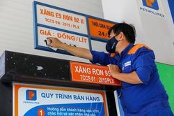 Giá xăng tăng hơn 300 đồng/lít
