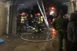 Lãnh đạo Bộ Công an gửi thư khen vụ cứu 4 người dân trong ngôi nhà bị cháy