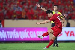 Công Phượng giải quyết nhiều vấn đề cho HLV Troussier