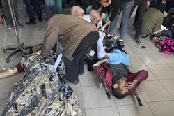 Giẫm đạp, hỗn loạn và nổ súng khi giành giật hàng viện trợ ở Gaza, hơn 100 người thiệt mạng