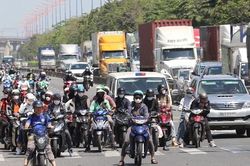 Nắng nóng diện rộng tiếp tục kéo dài ở TPHCM và Nam bộ