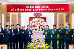 Thường trực Tỉnh ủy chúc mừng Bộ Chỉ huy Bộ đội Biên phòng tỉnh nhân ngày truyền thống