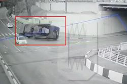 Hệ thống phòng không 15 triệu USD của Nga lật ngửa giữa đường