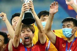 Sau Bùi Tiến Dũng, HAGL chiêu mộ sao trẻ vô địch Đông Nam Á, được so sánh với 'chuyên gia bắt Tây'