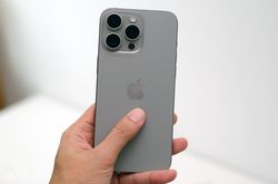 Giá iPhone 15 Pro Max giảm mạnh kỷ lục, cơ hội mua điện thoại mới là đây chứ đâu
