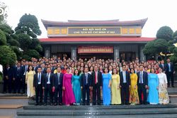 Đảng bộ Tổng Công ty CP Dệt may Hòa Thọ báo công dâng Bác