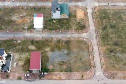 Giá căn hộ chung cư liên tục lập đỉnh, nhà đầu tư 'quay xe' săn đất nền