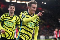 Thắng 6-0, Arsenal lập kỷ lục chưa từng có trong lịch sử để tiếp tục bám đuổi Liverpool và Man City