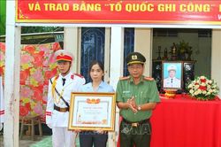 Trao Bằng Tổ quốc ghi công cho gia đình Liệt sĩ Hồ Tấn Dương