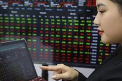 VN-Index tăng dài, lấy lại niềm tin cho các nhà đầu tư nữ