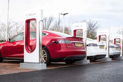 Bật mí bí kíp 'hái ra tiền' của Tesla: Không chỉ đơn thuần là xe điện!