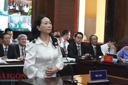 Bị cáo Trương Mỹ Lan và các đồng phạm đều bảo đảm sức khỏe khi ra tòa