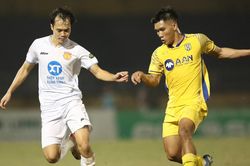 Var và 'gam màu xám' của bóng đá Việt