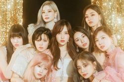 Twice giành quán quân Billboard đầu tiên