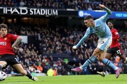 MU và Man City tuy gần ngay trước mắt, mà đã xa tận chân trời