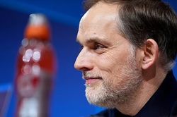 HLV Bayern Munich gặp tai nạn bất ngờ, sau màn 'truyền lửa' chọ học trò ở Cúp C1