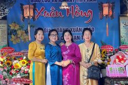Ra mắt tập thơ 'Xuân Hồng' của nữ thi sĩ Hoàng Xuân Thảo