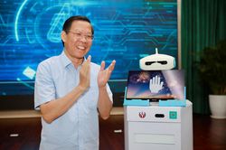 Chủ tịch Phan Văn Mãi: Cải cách hành chính để người dân hài lòng, không vì thứ hạng