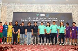 Có nhà tài trợ 'khủng', CLB TPHCM tính mời lại Huỳnh Như