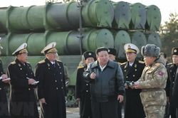 Nhà lãnh đạo Triều Tiên Kim Jong-un thị sát cơ sở huấn luyện tác chiến lớn