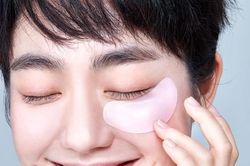 5 mẹo đắp mặt nạ mắt đẩy lùi quầng thâm hiệu quả
