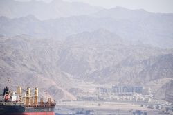 Tàu hàng trúng tên lửa Houthi khiến 1 thuyền viên Việt Nam thiệt mạng