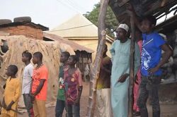 Trường học bị tấn công, gần 300 học sinh Nigeria bị bắt cóc