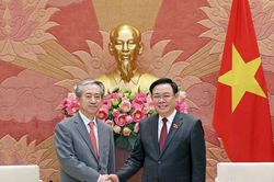 Chủ tịch Quốc hội Vương Đình Huệ tiếp Đại sứ Trung Quốc tại Việt Nam Hùng Ba