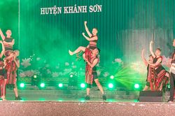 Đoàn ca múa nhạc Hải Đăng: Biểu diễn phục vụ đồng bào huyện Khánh Sơn