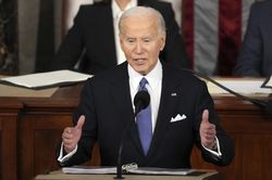 Tổng thống Biden 'đối đầu' với ông Trump trong Thông điệp Liên bang