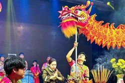 Làm mới sân khấu cải lương