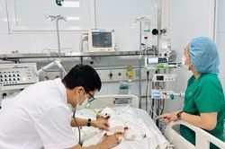 Máy tính phát nổ khi đang học bài, bé trai 13 tuổi hôn mê, đa chấn thương