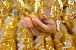 Giá vàng SJC vượt 82 triệu đồng/lượng, vàng nhẫn cũng chinh phục 70 triệu đồng/lượng