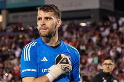 Tin nóng thể thao sáng 9/3: Thủ môn nhập tịch Indonesia bị FIFA cấm thi đấu với Việt Nam, sao MU được vinh danh