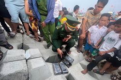 Tiếp tục phát hiện cocaine trôi dạt vào bờ biển tỉnh Quảng Ngãi