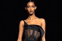 Mugler 2024 mang đến trang phục dạ hội mạnh mẽ