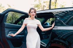 Chi Pu tậu SUV điện VinFast VF 9 tiền tỷ, nhận xe đúng ngày 8/3