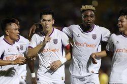 CAHN đã thua dưới thời HLV Kiatisuk, chức vô địch V-League khó đoán