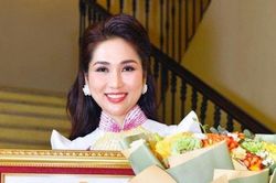 Nghệ sĩ cải lương xinh như hoa hậu thức trắng đêm trước giờ nhận danh hiệu NSƯT