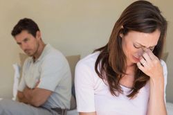Mọi mâu thuẫn, căng thẳng trong nhà đều do vợ tự ý đọc trộm tin nhắn tôi nói chuyện với mẹ và em gái